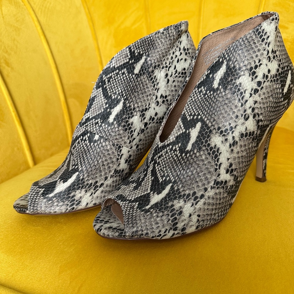 Halogen Snakeskin Peep-Toe Heels, 4 inch heel size 9.5